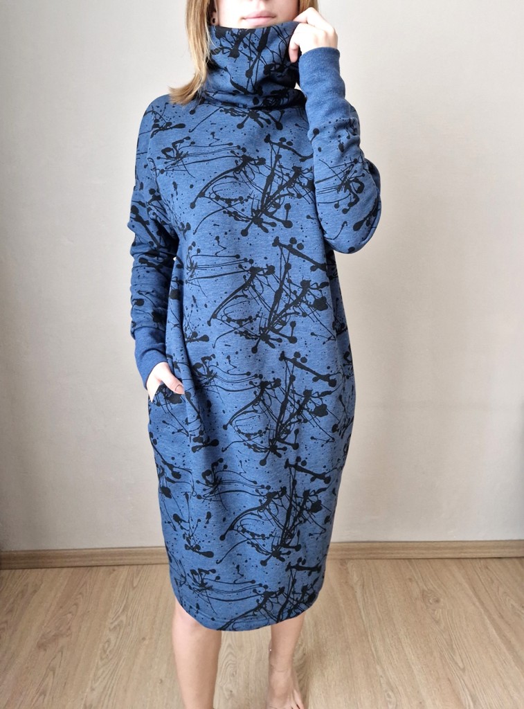 dámske zimné šaty počesaná teplákovina modrá farba vracká rolák