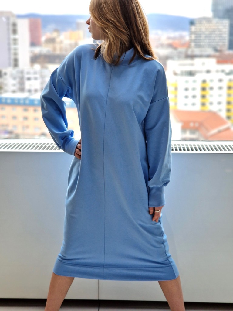 elastická modrá teplákovina midi šaty teplákové dámske dievčenské s vreckami stojačik dlhý rukáv vyrobene na slovensku